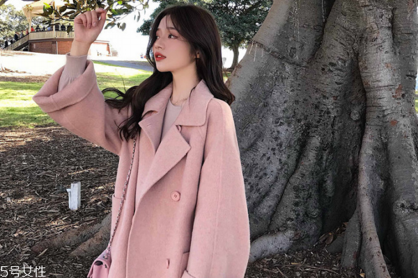 毛呢大衣為什么會起球 過度摩擦導致 毛呢大衣為什么會起球 過度摩擦導致