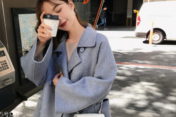 毛呢大衣為什么會起球 過度摩擦導致 毛呢大衣為什么會起球 過度摩擦導致