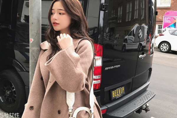 毛呢大衣起靜電怎么辦 這些方法來解決 毛呢大衣起靜電怎么辦 這些方法來解決