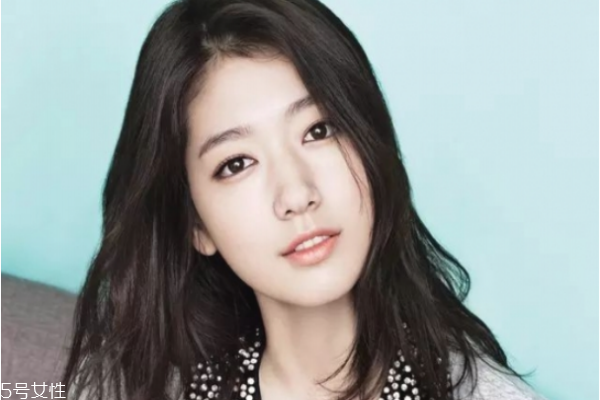 簡單裸妝淡妝怎么畫 裸妝眼影的畫法 簡單裸妝淡妝怎么畫 裸妝眼影的畫法