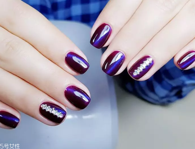 貓眼美甲最好看的顏色有哪些 這幾款誰(shuí)涂誰(shuí)是小魔女 貓眼美甲最好看的顏色有哪些 這幾款誰(shuí)涂誰(shuí)是小魔女
