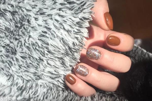 百搭棕色美甲圖片 這幾款非常襯膚色 百搭棕色美甲圖片 這幾款非常襯膚色