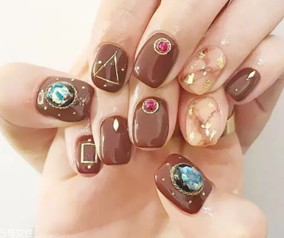 百搭棕色美甲圖片 這幾款非常襯膚色 百搭棕色美甲圖片 這幾款非常襯膚色