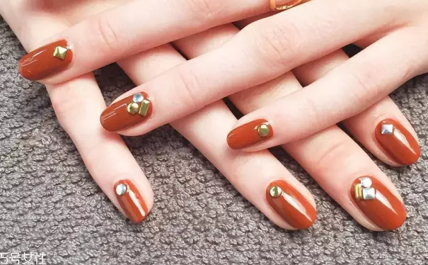 百搭棕色美甲圖片 這幾款非常襯膚色 百搭棕色美甲圖片 這幾款非常襯膚色