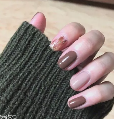 百搭棕色美甲圖片 這幾款非常襯膚色 百搭棕色美甲圖片 這幾款非常襯膚色