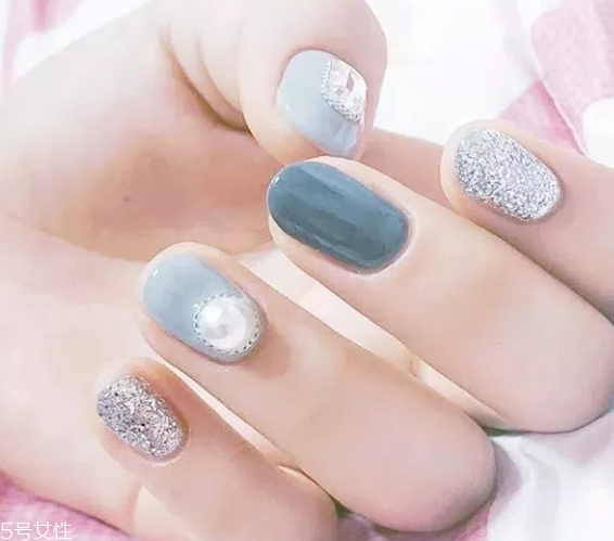 高冷氣質(zhì)美甲顏色有哪些 這幾款讓指尖更亮眼 高冷氣質(zhì)美甲顏色有哪些 這幾款讓指尖更亮眼