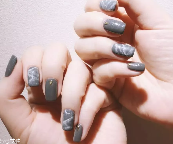 高冷氣質(zhì)美甲顏色有哪些 這幾款讓指尖更亮眼 高冷氣質(zhì)美甲顏色有哪些 這幾款讓指尖更亮眼