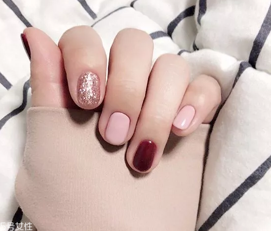 高冷氣質(zhì)美甲顏色有哪些 這幾款讓指尖更亮眼 高冷氣質(zhì)美甲顏色有哪些 這幾款讓指尖更亮眼