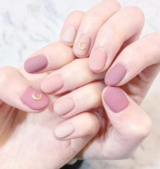 高冷氣質(zhì)美甲顏色有哪些 這幾款讓指尖更亮眼 高冷氣質(zhì)美甲顏色有哪些 這幾款讓指尖更亮眼