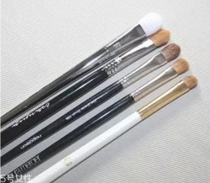 必備眼影刷有哪幾種 眼影刷分類 必備眼影刷有哪幾種 眼影刷分類