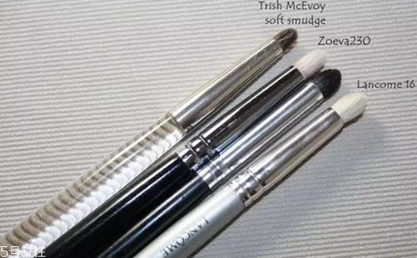 必備眼影刷有哪幾種 眼影刷分類 必備眼影刷有哪幾種 眼影刷分類