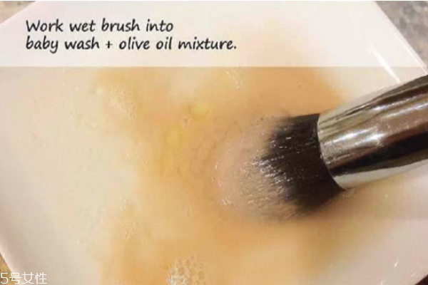 眼影盒里刷怎么用 基礎(chǔ)眼影刷使用方法 眼影盒里刷怎么用 基礎(chǔ)眼影刷使用方法