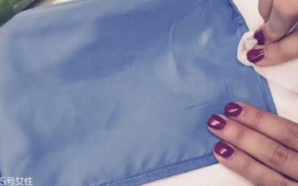 眼影盒里刷怎么用 基礎(chǔ)眼影刷使用方法 眼影盒里刷怎么用 基礎(chǔ)眼影刷使用方法