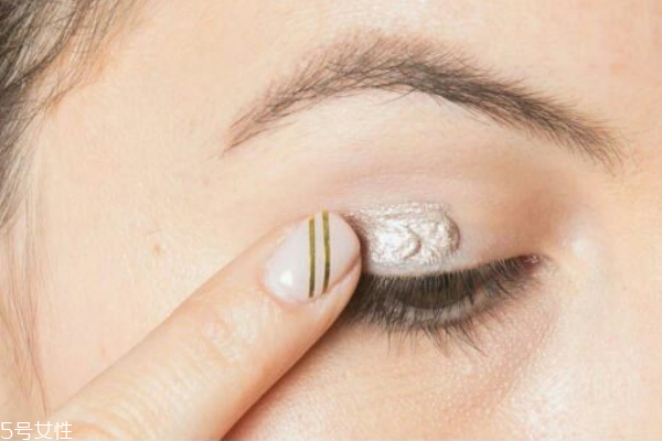 眼影膏有什么用 眼影膏正確打開方式 眼影膏有什么用 眼影膏正確打開方式