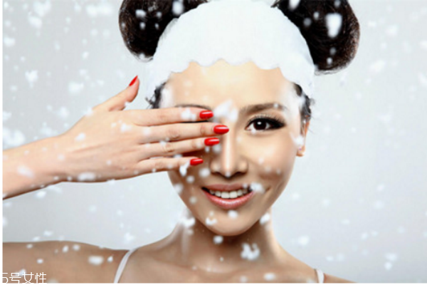 眼部有脂肪粒，5分鐘即可輕松去除