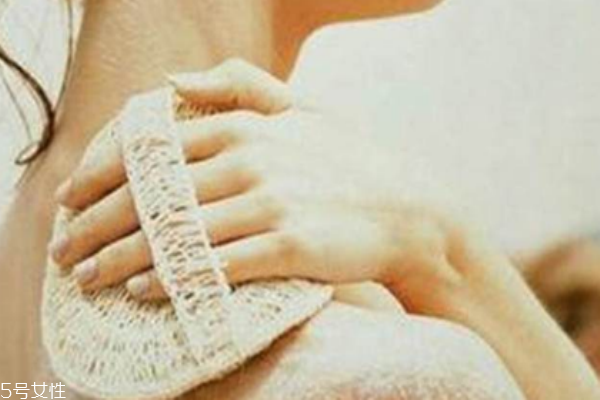 身體需要去角質(zhì)嗎 四個征兆告訴你 身體需要去角質(zhì)嗎 四個征兆告訴你