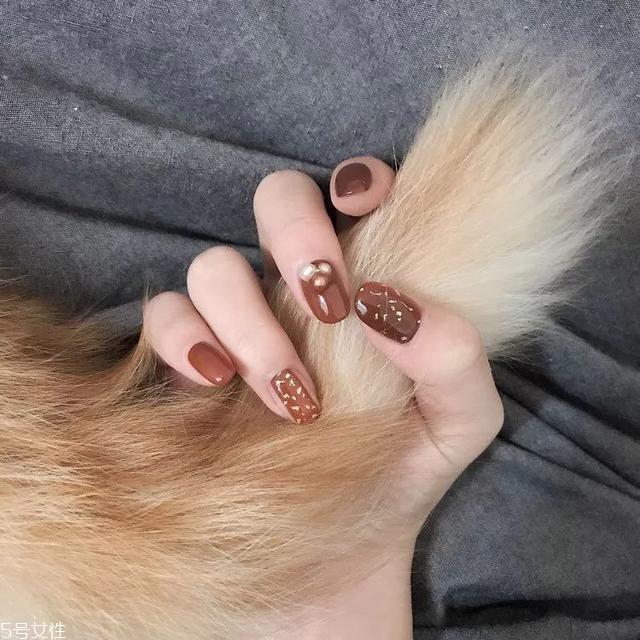 百搭棕色美甲圖片 這幾款非常襯膚色 百搭棕色美甲圖片 這幾款非常襯膚色
