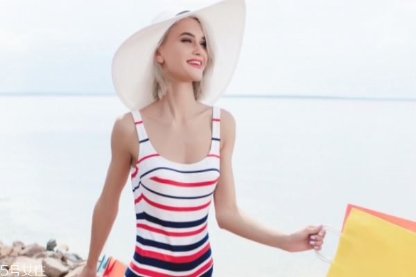 鹽水洗臉有什么好處 鹽水洗臉的好處和壞處 鹽水洗臉有什么好處 鹽水洗臉的好處和壞處