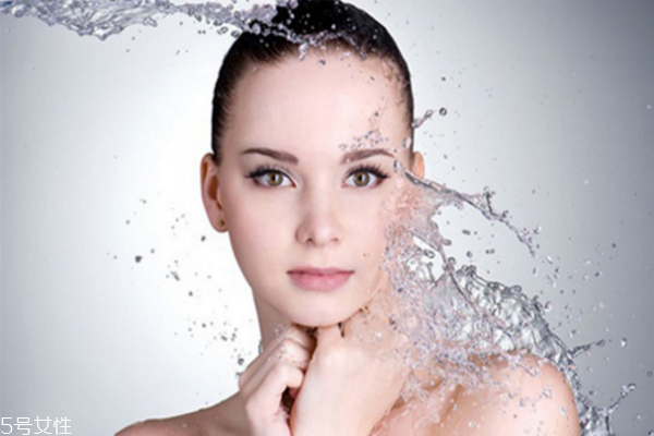 鹽水洗臉去痘痘嗎 鹽水洗臉的步驟如下 鹽水洗臉去痘痘嗎 鹽水洗臉的步驟如下