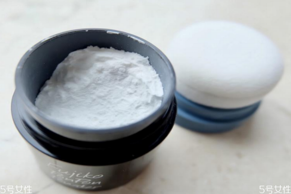 蓬蓬粉好用嗎 一步解決頭油軟塌問題 蓬蓬粉好用嗎 一步解決頭油軟塌問題