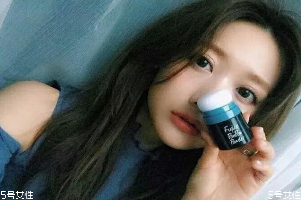 蓬蓬粉好用嗎 一步解決頭油軟塌問題 蓬蓬粉好用嗎 一步解決頭油軟塌問題