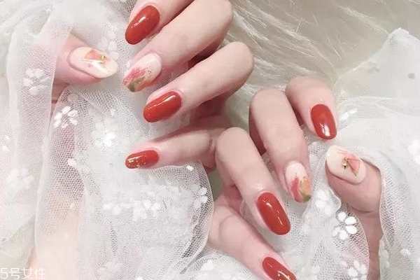 百搭南瓜色美甲圖片 這幾款讓你擁有好氣色 百搭南瓜色美甲圖片 這幾款讓你擁有好氣色