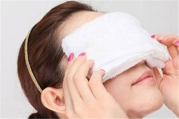 茶包敷眼睛的正確步驟 綠茶茶包效果佳 茶包敷眼睛的正確步驟 綠茶茶包效果佳