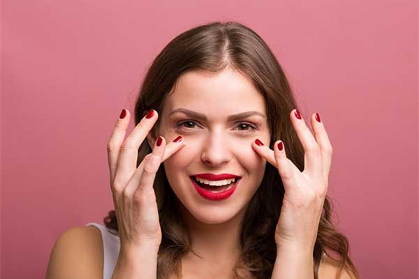 茶包敷眼睛的正確步驟 綠茶茶包效果佳 茶包敷眼睛的正確步驟 綠茶茶包效果佳