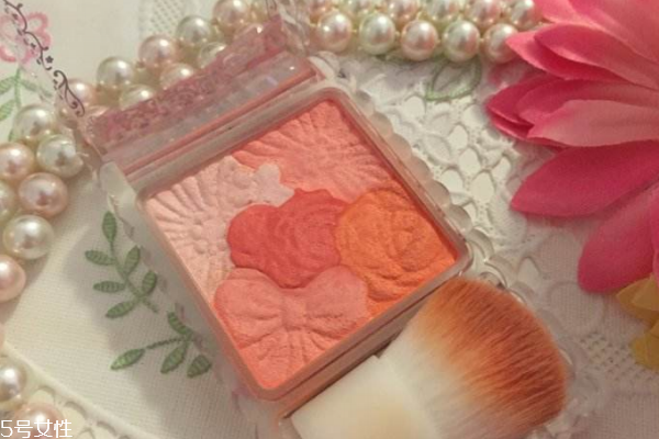 腮紅哪款好不脫妝 再累也要有好氣色 腮紅哪款好不脫妝 再累也要有好氣色