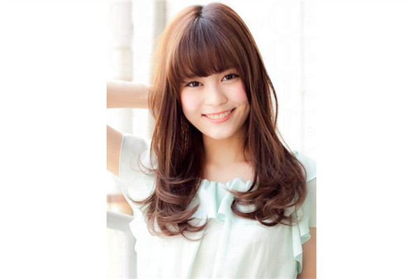 長(zhǎng)形臉適合什么樣的發(fā)型女介紹 長(zhǎng)形臉適合什么樣的發(fā)型女介紹