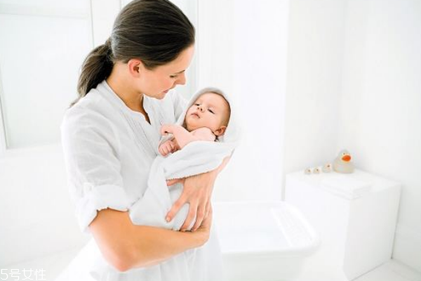 產(chǎn)婦月子里得了乳腺炎怎么辦 產(chǎn)婦月子里得了乳腺炎怎么辦