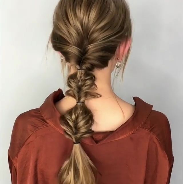 女生長(zhǎng)發(fā)低馬尾發(fā)型怎么扎 女生長(zhǎng)發(fā)低馬尾發(fā)型怎么扎