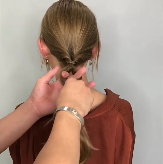 女生長(zhǎng)發(fā)低馬尾發(fā)型怎么扎 女生長(zhǎng)發(fā)低馬尾發(fā)型怎么扎