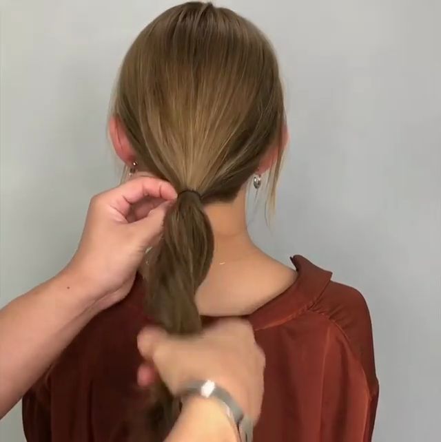 女生長(zhǎng)發(fā)低馬尾發(fā)型怎么扎 女生長(zhǎng)發(fā)低馬尾發(fā)型怎么扎