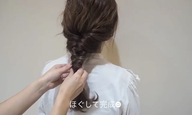 女生長(zhǎng)發(fā)低馬尾發(fā)型怎么扎 女生長(zhǎng)發(fā)低馬尾發(fā)型怎么扎