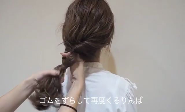 女生長(zhǎng)發(fā)低馬尾發(fā)型怎么扎 女生長(zhǎng)發(fā)低馬尾發(fā)型怎么扎