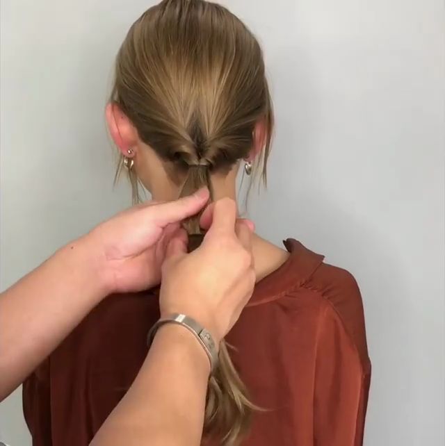 女生長(zhǎng)發(fā)低馬尾發(fā)型怎么扎 女生長(zhǎng)發(fā)低馬尾發(fā)型怎么扎