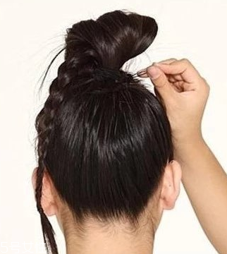 發(fā)量少怎么扎丸子頭 4步打造圓潤后腦勺 發(fā)量少怎么扎丸子頭 4步打造圓潤后腦勺