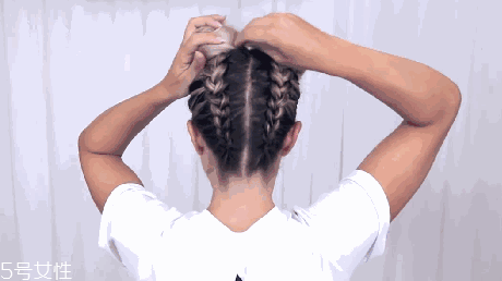 發(fā)量少怎么扎丸子頭 4步打造圓潤后腦勺 發(fā)量少怎么扎丸子頭 4步打造圓潤后腦勺