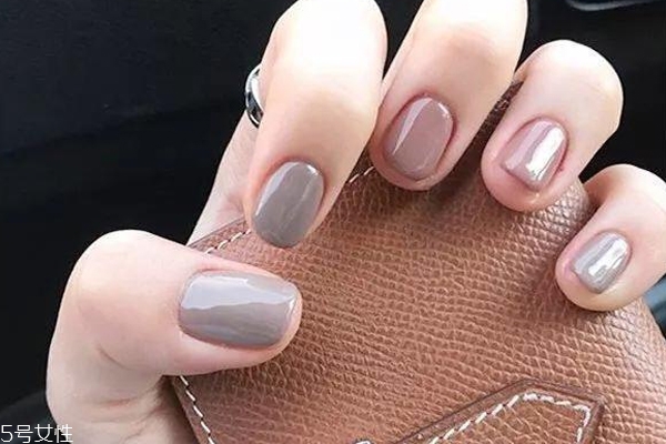 高級莫蘭迪色美甲圖片 這幾款盡顯低調(diào)淡雅氣質(zhì) 高級莫蘭迪色美甲圖片 這幾款盡顯低調(diào)淡雅氣質(zhì)