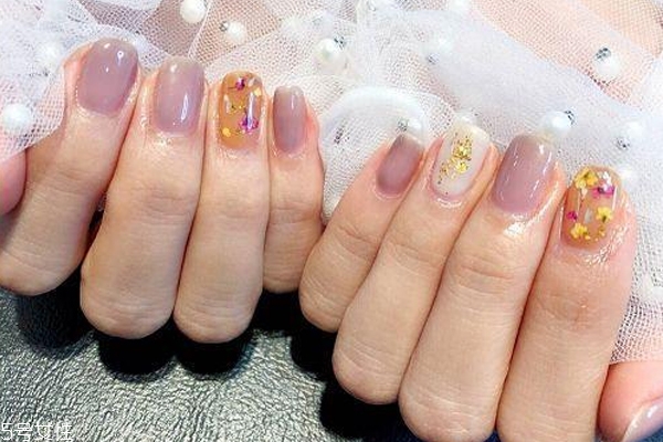 顯手白的裸色美甲圖片 這幾款大方時髦有氣質(zhì) 顯手白的裸色美甲圖片 這幾款大方時髦有氣質(zhì)