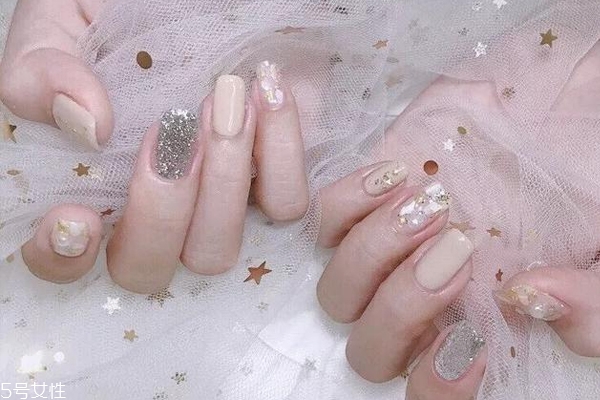 顯手白的裸色美甲圖片 這幾款大方時髦有氣質(zhì) 顯手白的裸色美甲圖片 這幾款大方時髦有氣質(zhì)