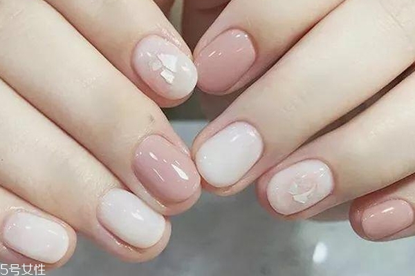 顯手白的裸色美甲圖片 這幾款大方時髦有氣質(zhì) 顯手白的裸色美甲圖片 這幾款大方時髦有氣質(zhì)
