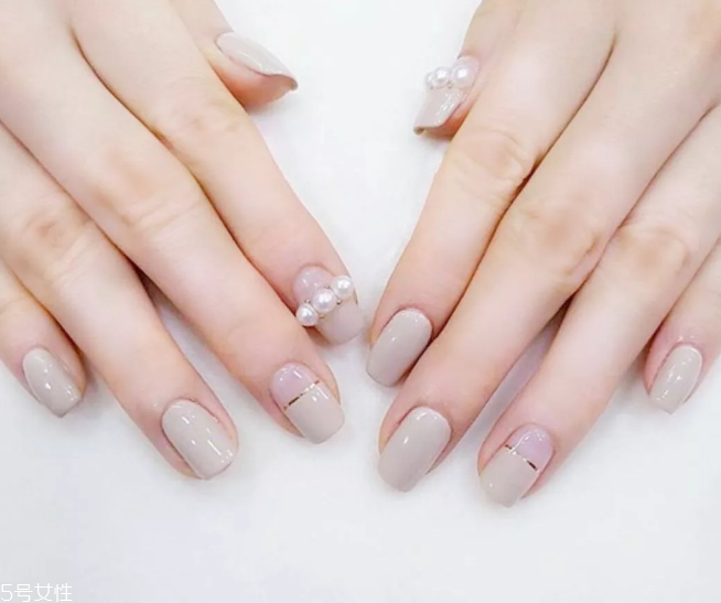 顯手白的裸色美甲圖片 這幾款大方時髦有氣質(zhì) 顯手白的裸色美甲圖片 這幾款大方時髦有氣質(zhì)