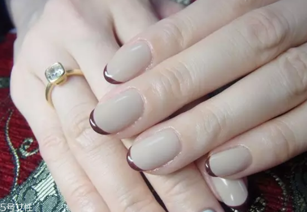 顯手白的裸色美甲圖片 這幾款大方時髦有氣質(zhì) 顯手白的裸色美甲圖片 這幾款大方時髦有氣質(zhì)