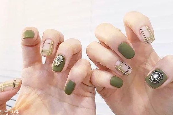 時尚綠色美甲圖片 這幾款非常抓人眼球 時尚綠色美甲圖片 這幾款非常抓人眼球