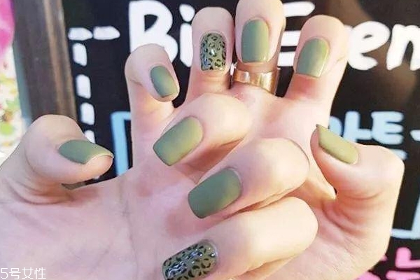 時尚綠色美甲圖片 這幾款非常抓人眼球 時尚綠色美甲圖片 這幾款非常抓人眼球