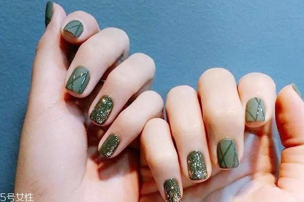 時尚綠色美甲圖片 這幾款非常抓人眼球 時尚綠色美甲圖片 這幾款非常抓人眼球