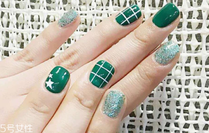 時尚綠色美甲圖片 這幾款非常抓人眼球 時尚綠色美甲圖片 這幾款非常抓人眼球