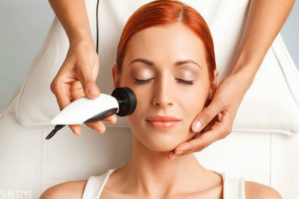 油性皮膚長痘痘怎么護(hù)理 油性皮膚長痘痘小竅門